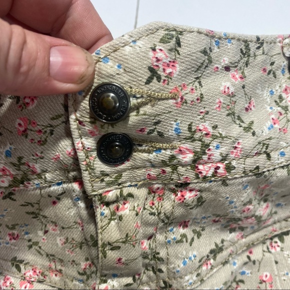 Blanco Floral Y2K Vintage Inspired Woman’s Mini Skirt With 2 Front Pockets 2 - Picture 9 of 13